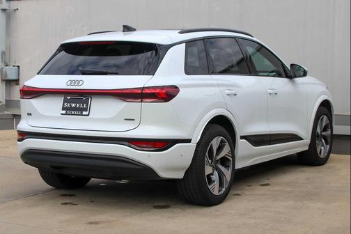 2025 Audi Q6 e-tron Premium Plus quattro