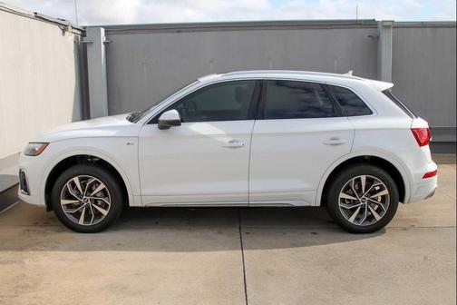 2023 Audi Q5 45 S line Premium Plus