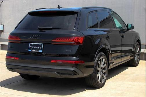 2022 Audi Q7 45 Premium Plus