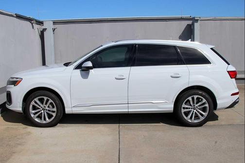 2025 Audi Q7 55 Premium Plus