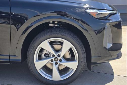 Mythos Black Metallic 2026 Audi Q5 Premium Plus TFSI quattro S tronic