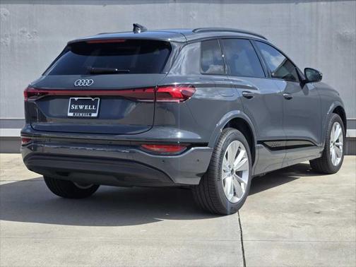 2025 Audi Q6 e-tron Premium Plus