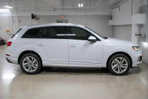 2023 Audi Q7 55 Premium Plus