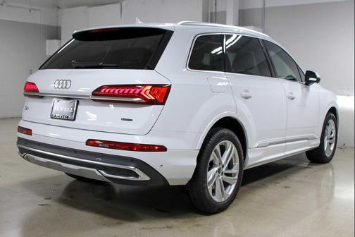 2023 Audi Q7 55 Premium Plus