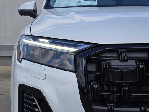 2026 Audi Q7 45 Premium Plus