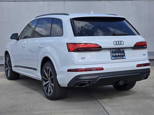 2026 Audi Q7 45 Premium Plus