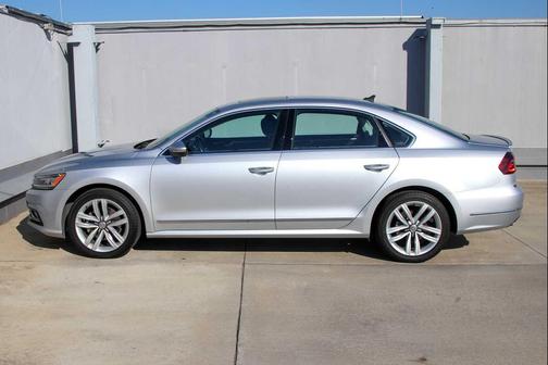 2017 Volkswagen Passat V6 SE w/Technology