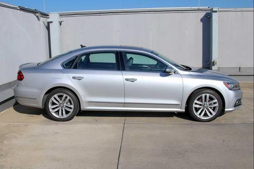 2017 Volkswagen Passat V6 SE w/Technology