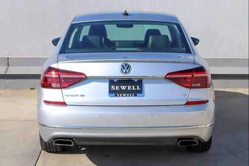 2017 Volkswagen Passat V6 SE w/Technology