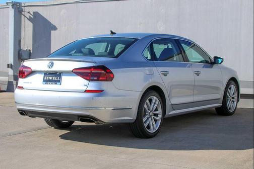 2017 Volkswagen Passat V6 SE w/Technology