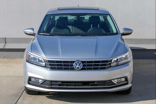 2017 Volkswagen Passat V6 SE w/Technology