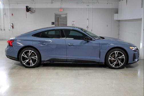 2024 Audi e-tron GT Premium Plus quattro