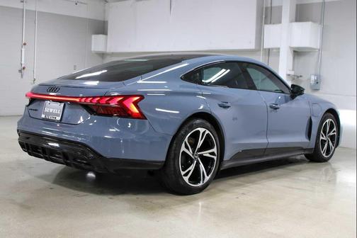 2024 Audi e-tron GT Premium Plus quattro