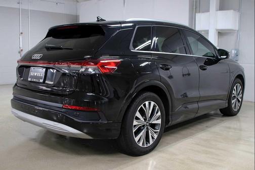 Mythos Black Metallic 2023 Audi Q4 e-tron Premium Plus 40 RWD