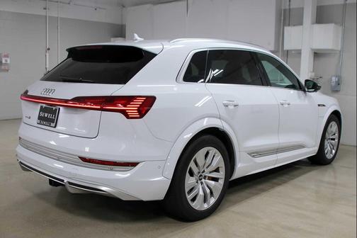 Glacier White Metallic 2022 Audi e-tron S Premium Plus