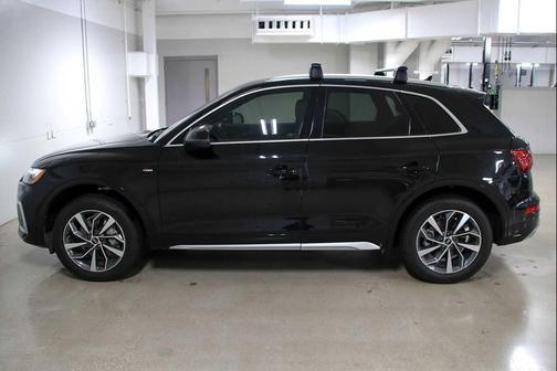 Mythos Black Metallic 2023 Audi Q5 45 S line Premium Plus