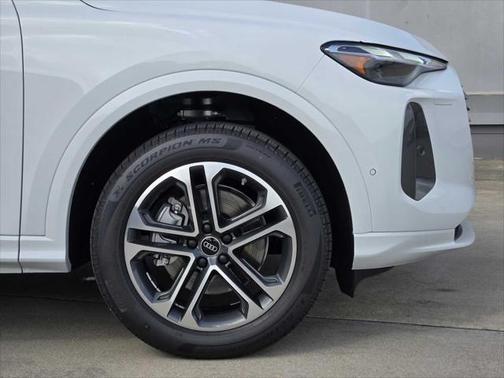 2025 Audi Q5 Premium