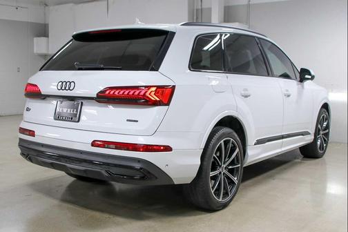 2022 Audi Q7 55 Premium Plus