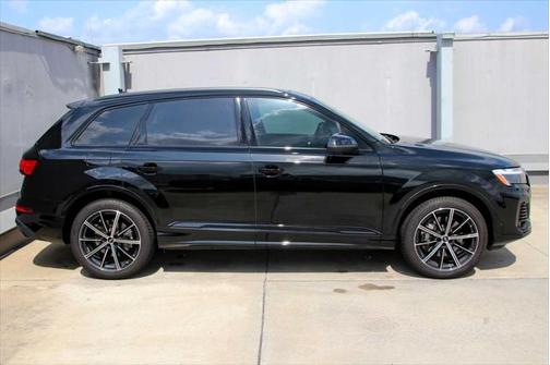 2025 Audi Q7 45 Premium Plus