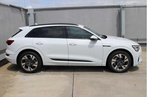 2022 Audi e-tron Premium