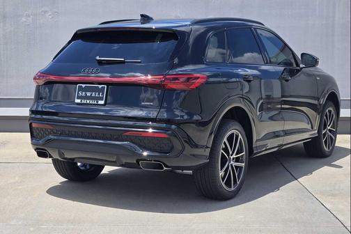 Mythos Black Metallic 2026 Audi Q5 Premium Plus TFSI quattro S tronic