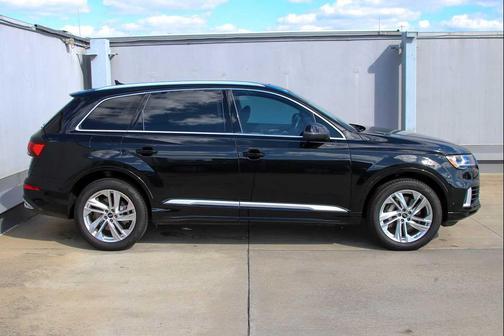 2023 Audi Q7 55 Premium Plus