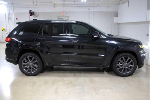 Diamond Black Crystal Pearlcoat 2019 Jeep Grand Cherokee High Altitude