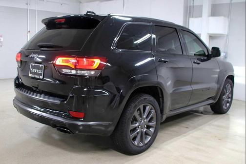 Diamond Black Crystal Pearlcoat 2019 Jeep Grand Cherokee High Altitude