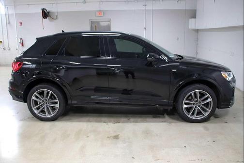Mythos Black Metallic 2023 Audi Q3 Premium 45 TFSI S line quattro Tiptronic
