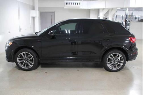 Mythos Black Metallic 2023 Audi Q3 Premium 45 TFSI S line quattro Tiptronic