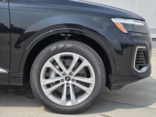 2025 Audi Q7 55 Premium