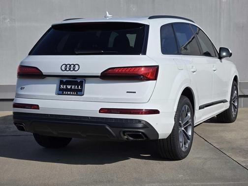 2026 Audi Q7 45 Premium