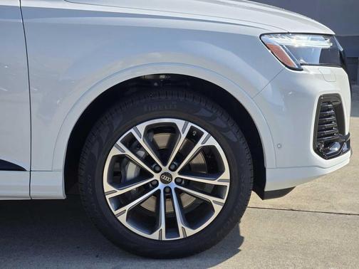 2026 Audi Q7 45 Premium