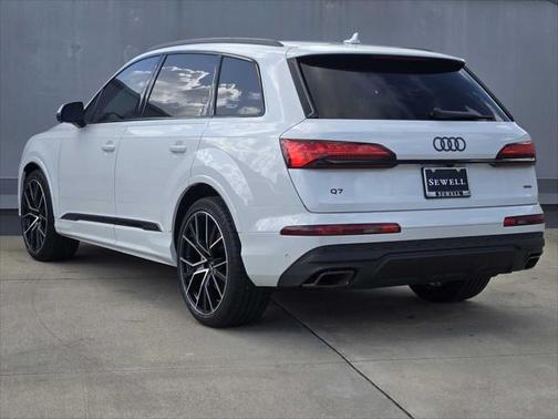 2025 Audi Q7 55 Premium Plus