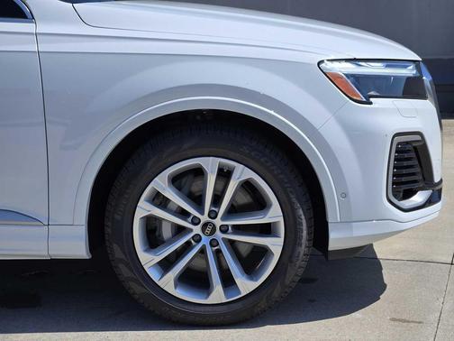 2026 Audi Q7 55 Premium Plus