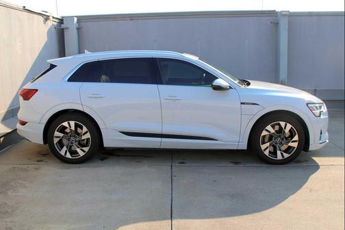 2021 Audi e-tron Premium