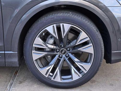 2026 Audi Q8 55 Premium Plus