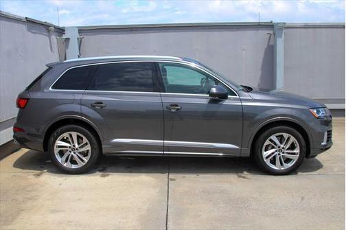 2023 Audi Q7 55 Premium Plus