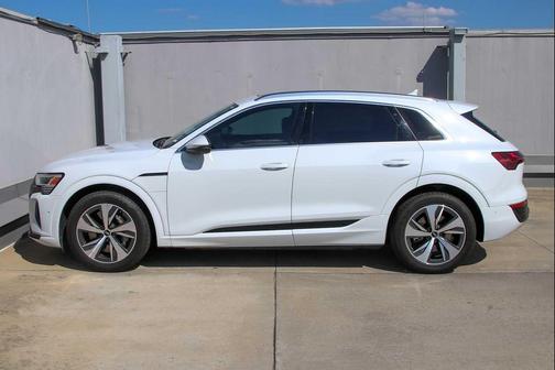 2024 Audi Q8 e-tron Premium Plus