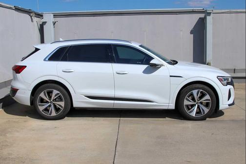 2024 Audi Q8 e-tron Premium Plus