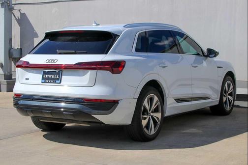 2024 Audi Q8 e-tron Premium Plus