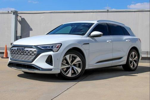 2024 Audi Q8 e-tron Premium Plus