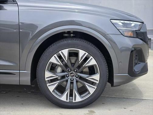 2025 Audi Q8 55 Premium Plus