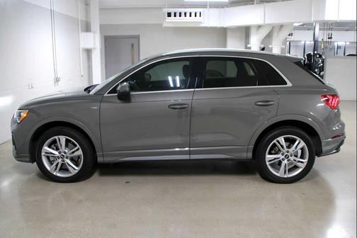 Chronos Gray Metallic 2022 Audi Q3 45 S line Premium