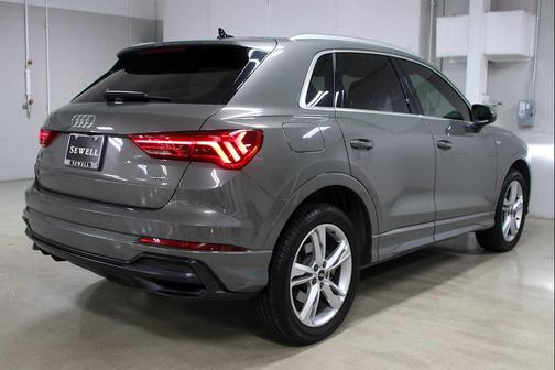 Chronos Gray Metallic 2022 Audi Q3 45 S line Premium