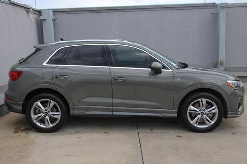 Chronos Gray Metallic 2022 Audi Q3 45 S line Premium