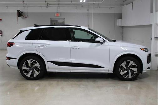 2025 Audi Q6 e-tron Premium quattro