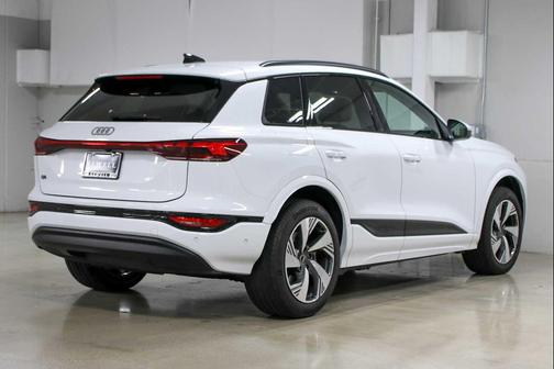 2025 Audi Q6 e-tron Premium quattro