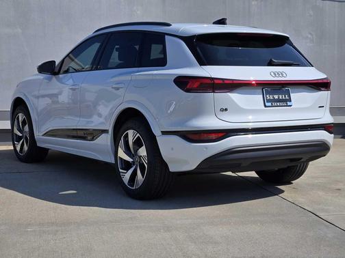 2025 Audi Q6 e-tron Premium Plus quattro