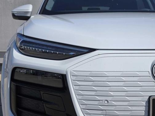 2025 Audi Q6 e-tron Premium Plus quattro